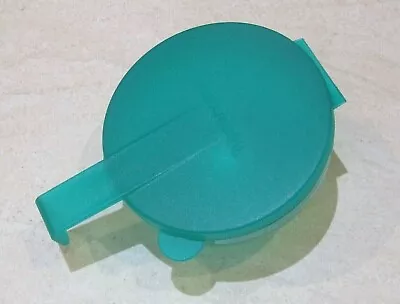 Tupperware Large Round Forget-Me-Not Food Saver Fruit Vegetable Keeper - Green  • $10.50