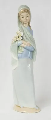 Lladro - Girl With Calla Lilies Figurine - F18 E - 1977 9” Tall Spain • $39.99