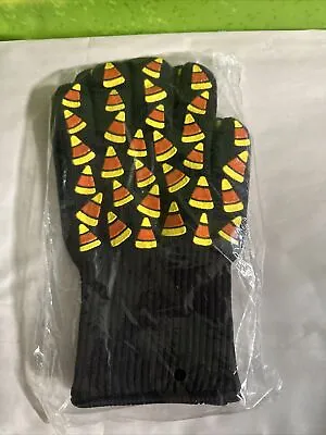 TEMP-TATIONS OVEN SAFE GLOVES W/SILICONE ACCENTS “CANDY CORN”... RARE...NWT!!! • $17.99