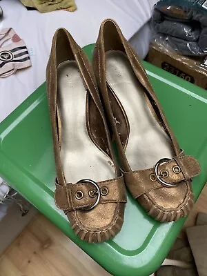 £6 • Buy Nine West Gold/bronze Shoes 
