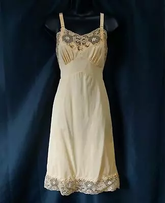 BEAUTIFUL AristoCraft Vintage 1940s 50s LACY APRICOT NYLON FULL SLIP -sz 34 • $19.99