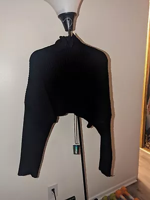 Zara Cropped Sweater • $30
