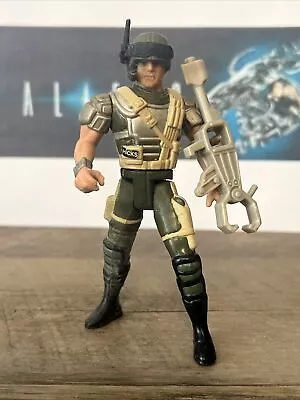 Vintage 1992 Kenner ALIENS - Space Marine CORP HICKS Action Figure & Accessories • $9.99
