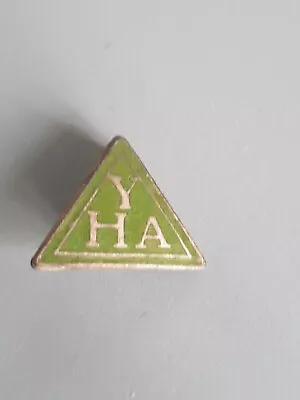 VINTAGE YHA - YOUTH HOSTEL ASSOCIATION GREEN ENAMEL LAPEL PIN BADGE Triangular • £4.50