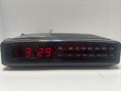 Vintage Magnavox “The Nightline” AM FM Dual Alarm Clock Radio Model AJ-3110/17 • $8.49