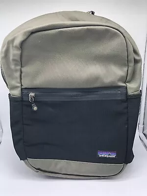 $32.49 • Buy Patagonia Computer Bag Padded Green Fabric Zipper Packets One Handel