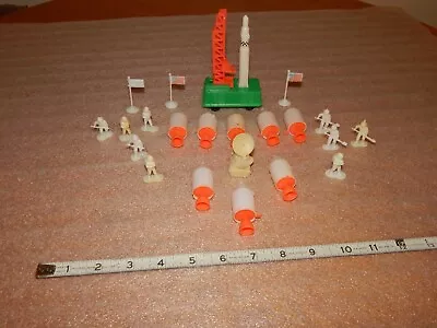 Vintage Space Capsule ~ Lunar Lander  ~ Astronaut Space Moon Exploration Playset • $6.50