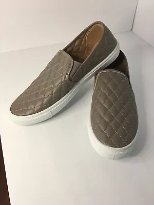 Just Be Mens Taupe And White Size 10 Loafer In Excellent  Condition • $7