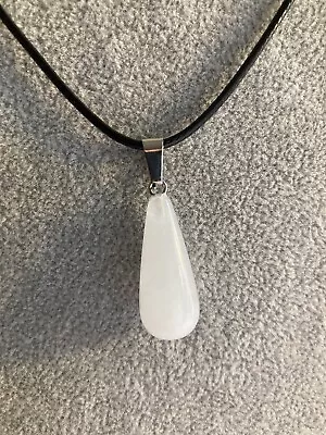 £2.99 • Buy White Quartz Crystal Long Teardrop Shaped Pendant & Black Cord Necklace