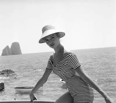 Yvonne Monlaur Posing On The Set Of The Film Avventura A Capri 1958 OLD PHOTO • $9