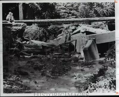 1977 Press Photo Collapsed Bridge In Chardon Which Cause Water Line To Break. • $15.99