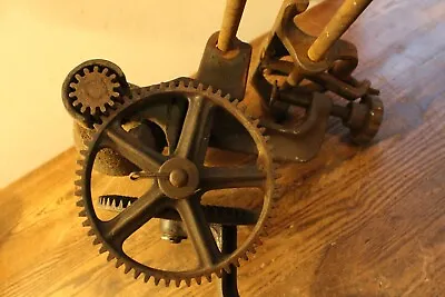 Vintage/Antique Iron/Cast Iron Hand Crank Table Mount Grinder • £28.91