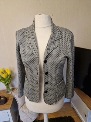 £5 • Buy Charlotte Halton Casual, Soft Blazer. Size 12. Soft-feel. Black & White Print