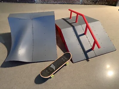 TECH DECK Skateboard DONNY BARLEY ZOO YORK Fingerboard With 2 Ramps • $38