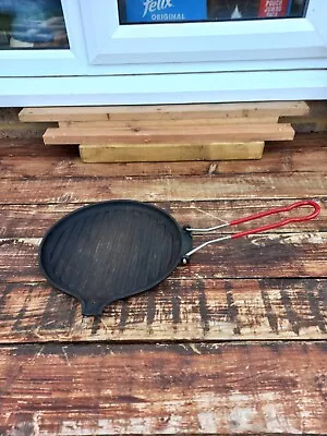 Le Creuset Round Cast Iron Frying Pan Skillet With Folding Handle D1 • £19.99