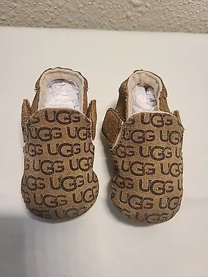 Ugg Roos Logo Baby Unisex Crib Shoes Size XS 0-6mos Very Gently Used Retail $40 • $19