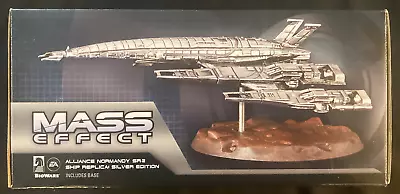 $349.99 • Buy Mass Effect Dark Horse 2012 Ship Replica Silver Edition - ALLIANCE NORMANDY SR-2