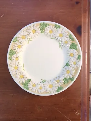 Vintage Metlox Poppy Trail Sculptured Daisy Salad Plate California 7.5   • $7.95