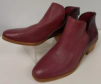 Vince Camuto Women's Abrinna Boysenberry Leather Ankle Size 8.5 Boots • $34.99