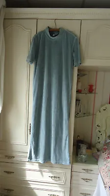 £7.99 • Buy Green Velour Material On This Column Dressing Gown With Vent Labelled  Size M