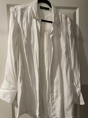 Decjuba White Shirt L • $10