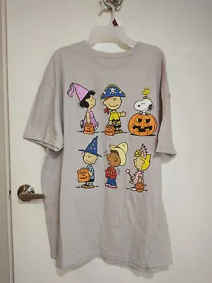 Peanuts Snoopy Gang Halloween T-shirt Beige Size 2XL New  • $20