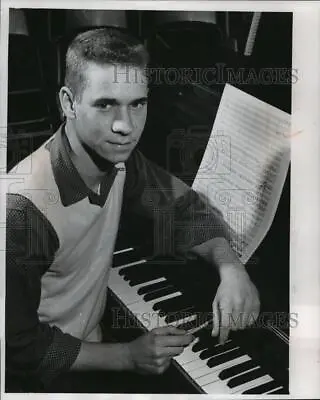1960 Press Photo Fred Zinos-Composer And Violin Organ And Piano Player • $19.99