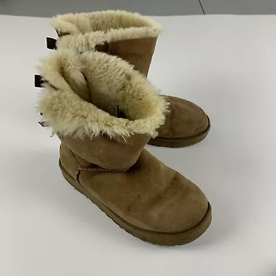 UGG Bailey Bow II Women's Boots Chestnut Size 9 (1016225) • $50