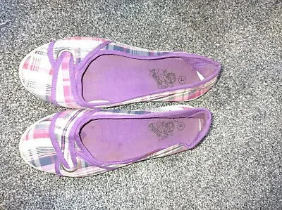 Miss Fiori Slip On Shoes Size 4  • £2