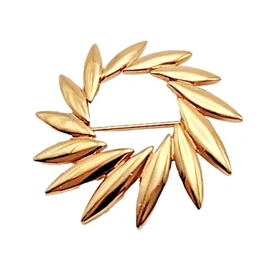 Vintage Monet Graduated Leaf Garland Wreath Gold Tone Pin Brooch • $14.99