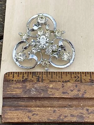 VTG Sparkly Rhinestone Costume Jewelry Flower Brooch • $0.99