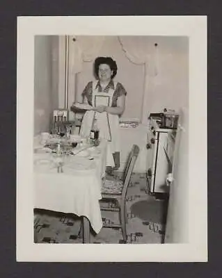 1950s APARTMENT KITCHEN WOMAN APRON SETTING TABLE OLD/VINTAGE PHOTO SNAPSHOT-B92 • $7.99