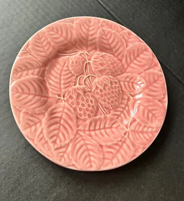 Bordallo Pineiro Majolica Plate Pink Strawberries 7 7/8” J Willfred Portugal New • $24.99