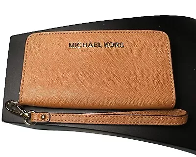 Michael Kors Brown Saffiano Leather Bi-fold Snap Wallet Wristlet Clutch 6” EUC • $23.99