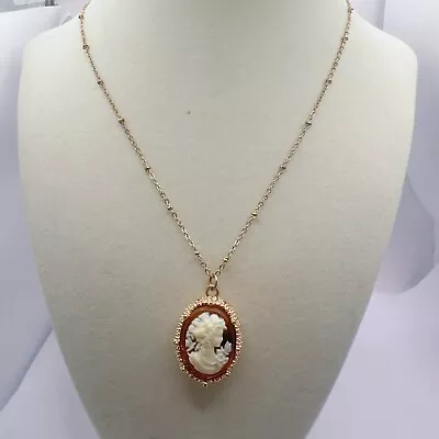 Vintage Cameo Pendant Necklace Gold Tone Chain • $16.99