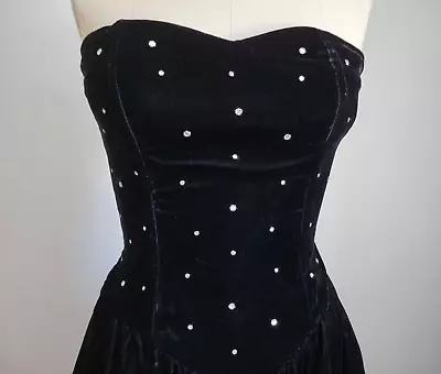 VTG BLACK VELVET STRAPLESS SWEETHEART NECKLINE DRESS SPRINKLED With RHINESTONES • $79