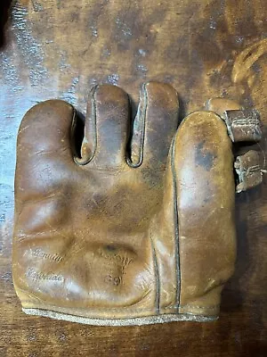 Vintage Baseball Mitt • $40