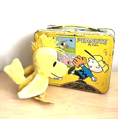 VINTAGE 1965 PEANUTS Comic CHARLIE BROWN Snoopy METAL LUNCH BOX +Woodstock Plush • $40