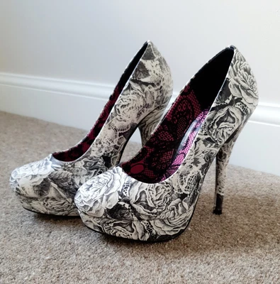 £20 • Buy Iron Fist Tomorrow's Sorrow Platform Heels