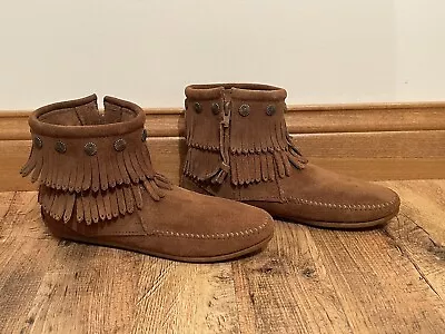 Minnetonka Moccasins 693 Women’s Brown Double Fringe Ankle Boot Side Zip  Size 8 • $30.87