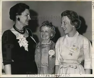 1962 Press Photo Miriam Smith And Other Travelers Aid Society Volunteers Honored • $16.99