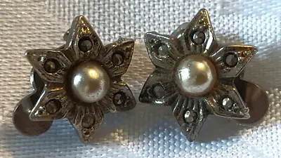 B143.  Vintage Silver Tone Marcasite & Faux Pearl Flower Clip On Earrings • £5.99