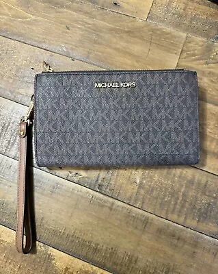 Michael Kors Jet Set Logo Wristlet Wallet • $45