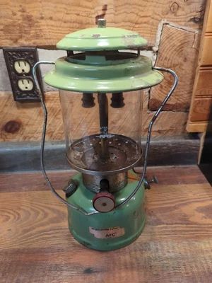 $39.99 • Buy VINTAGE AFC ASHFLASH GASOLINE CAMPING LANTERN MODEL 1022 GREEN Pyrex GLOBE 