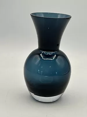 Dartington 6” Blue Glass Bulb Style Vase Hand Blown With A Crystal Clear Base • £23.31