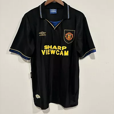 Manchester United Men’s Retro Black Soccer Jersey SLIM LARGE • $84.99