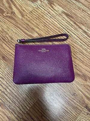 COACH Fuschia Magenta Berry Leather Wristlet NWT • $35