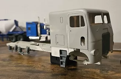 1/25 Scale White Freightliner Steps • $6