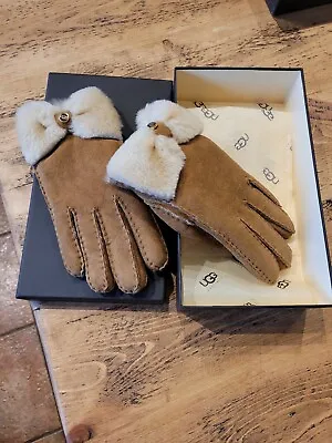 UGG Chestnut Sheepskin Shorty Bow Sheepskin Gloves Size M With Original Box  • £46