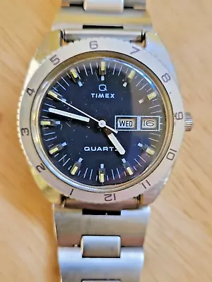 Vintage Timex Q Gents Quartz Calendar Divers Style Watch • £42